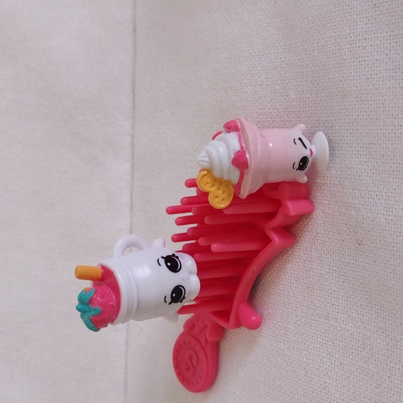 Shopkins Shoppie Lucy Smoothie doll includes Ruthie Smoothie and Pamela Parfait - Picture 3 of 6
